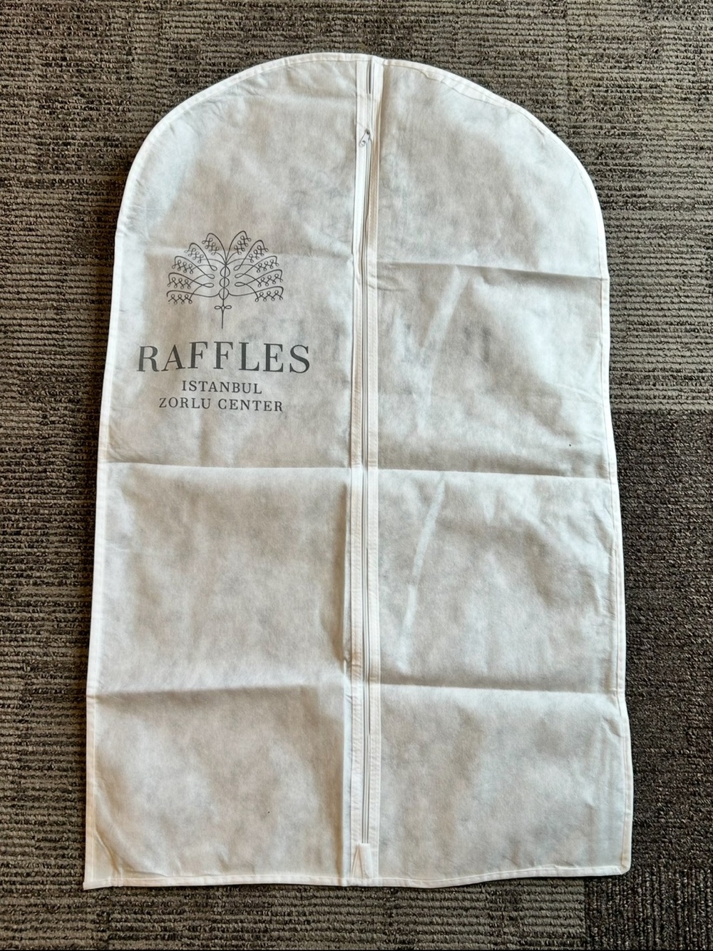 Raffles • Garment Bag - Istanbul Zorlu Center